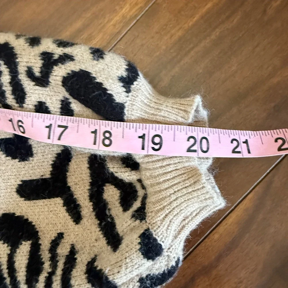 ANDTHEWHY Leopard Print Crew Neck Sweater‎ Long Sleeve Cozy Knit Top Women M/L